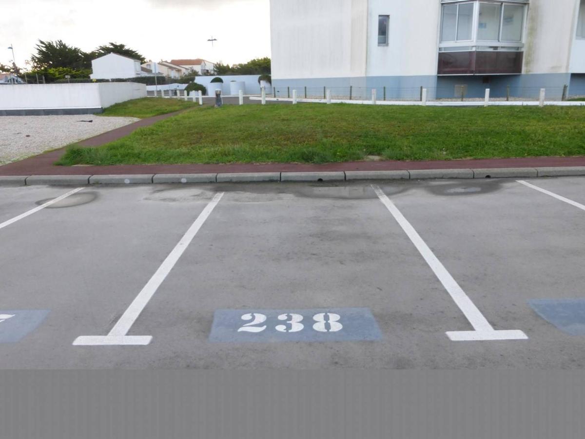 Appartement 2 Pieces Avec Balcon Et Parking A Saint-Gilles-Croix-De-Vie - Fr-1-224-39 エクステリア 写真